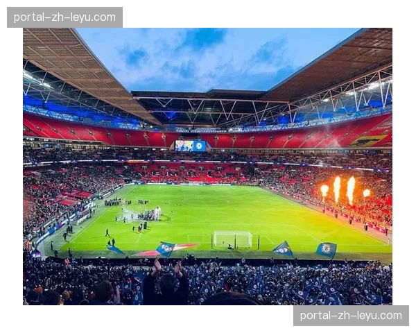 温布利大球场座无虚席，英格兰球迷高歌致敬已故名宿